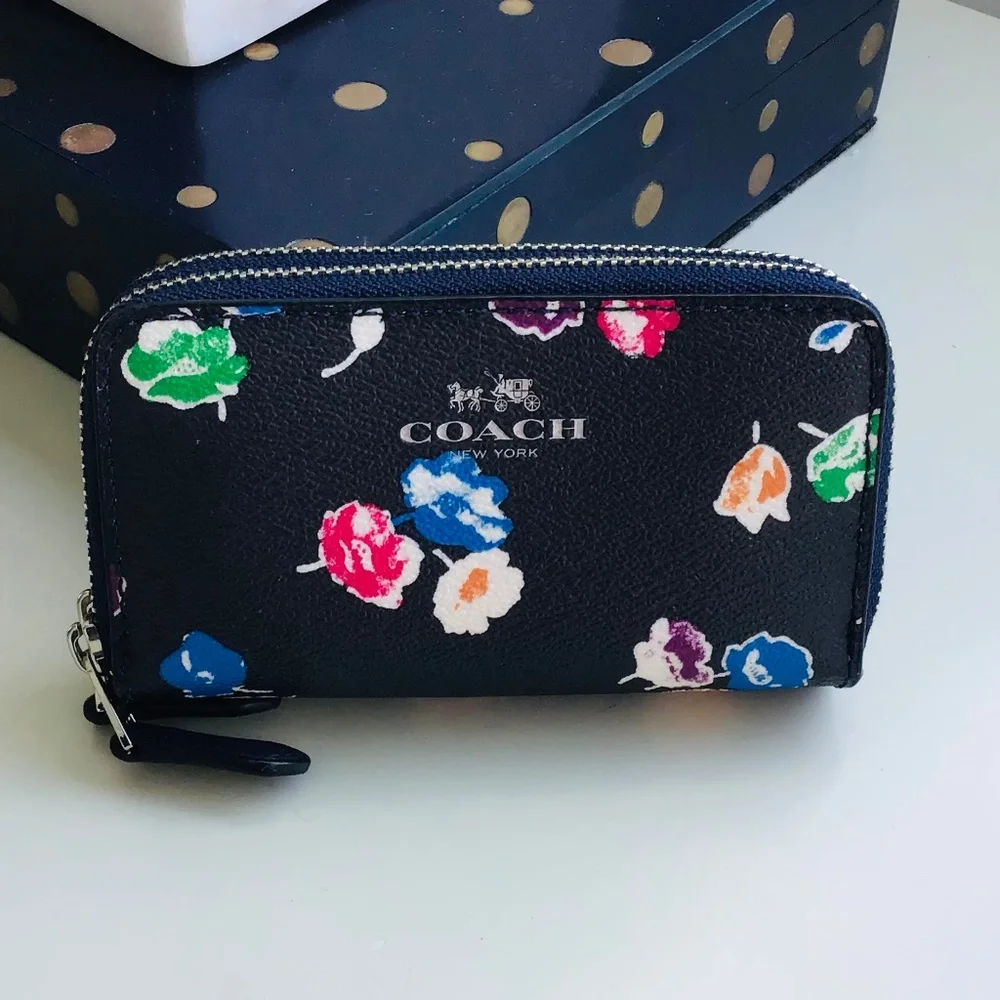 COACH small leather zip around card and coin wallet with floral pattern NWOT - Picture 3 of 10